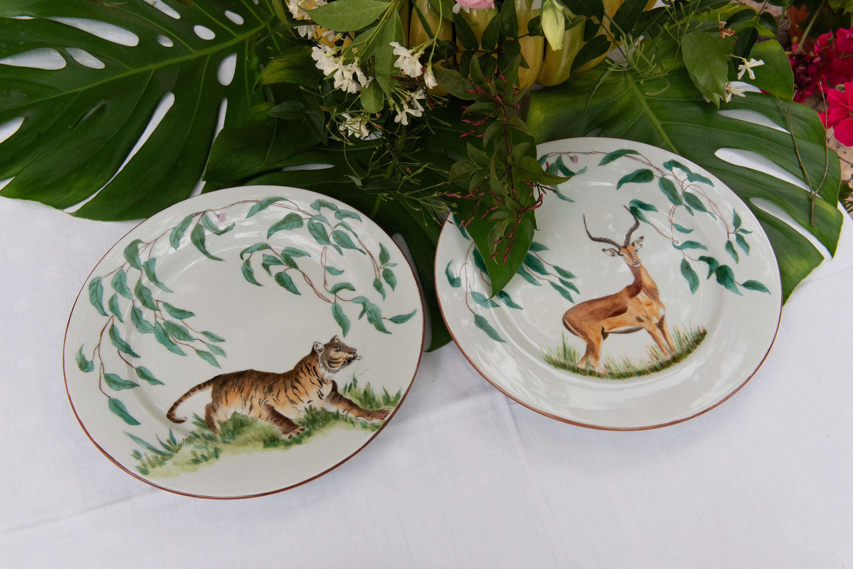 EVM Porcelain lifestyle mood image "Taste of Africa" Tiger and Antilope on a table with plants